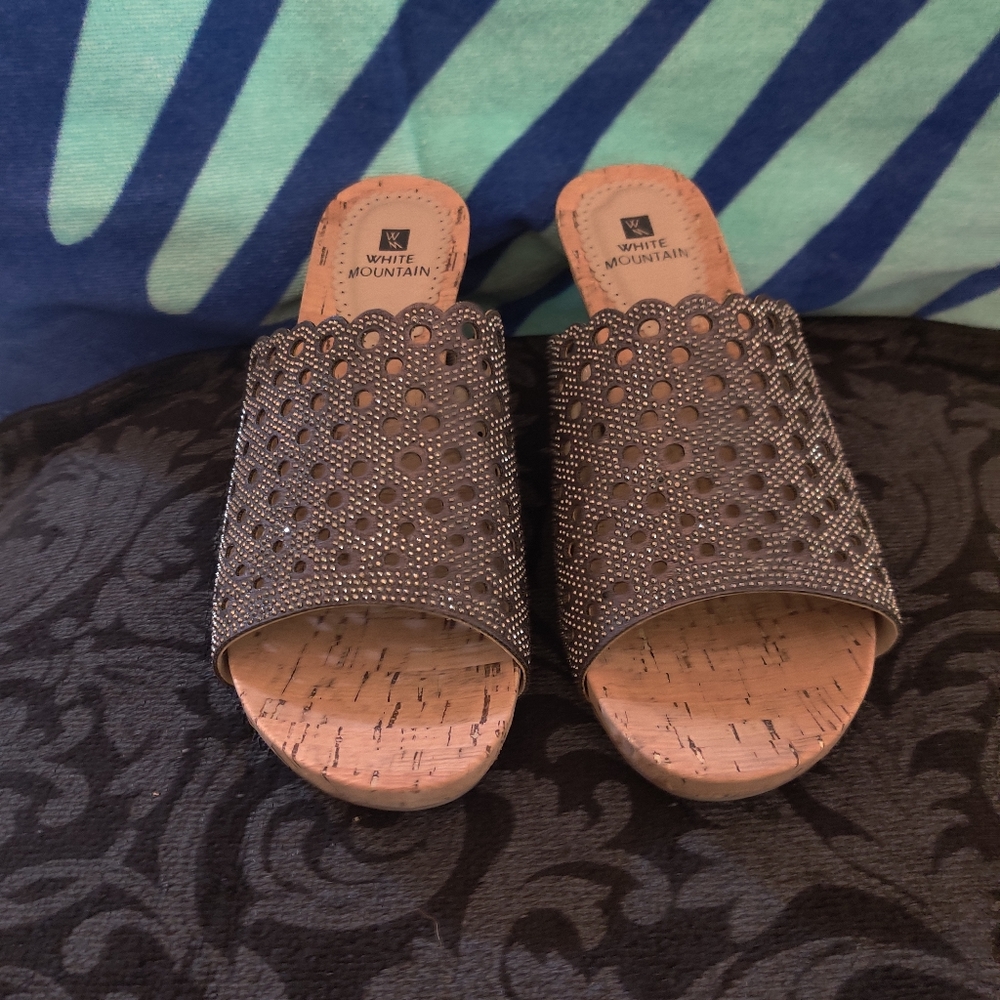 White Mountain wedge sandals 8M